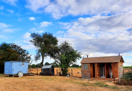 Image hebergement insolite MANOIR DU BOIS JOLY - CABANES DE BERGER