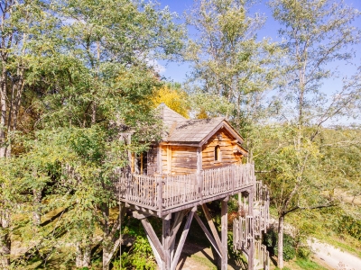 Image hebergement insolite CHÂTEAU DANS LES ARBRES