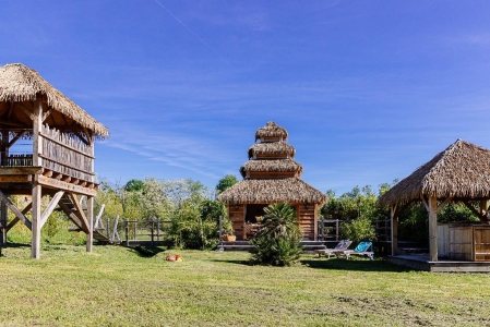 Image hebergement insolite CABANE INDONÉSIENNE AVEC SPA