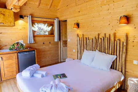 Image hebergement insolite CABANE INDONÉSIENNE AVEC SPA