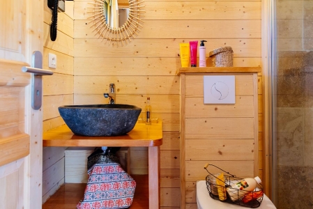 Image hebergement insolite CABANE INDONÉSIENNE AVEC SPA