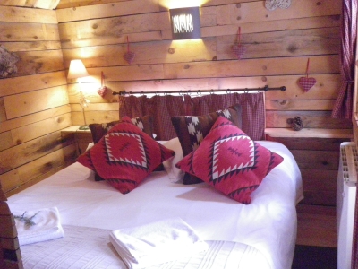 Image hebergement insolite CABANE COSY LA TOUR