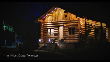 Image hebergement insolite CHALET-CABANE EN RONDINS AVEC SPA ET CUISINE D'ETE