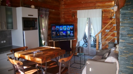 Image hebergement insolite CHALET-CABANE EN RONDINS AVEC SPA ET CUISINE D'ETE