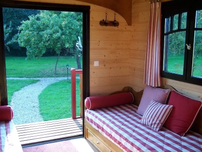 Image hebergement insolite LES ROULOTTES DE LA RISLE : PISCINE ET JACUZZI