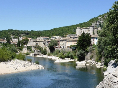 Image hebergement insolite CABANE INSOLITE AVEC SPA PRIVATIF EN ARDÈCHE