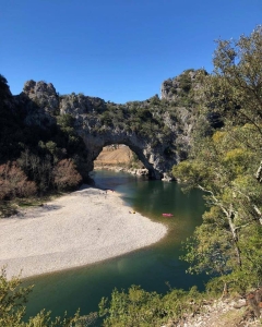 Image hebergement insolite CABANE INSOLITE AVEC SPA PRIVATIF EN ARDÈCHE