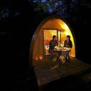 Image hebergement insolite CABANE POD INSOLITE DANS LES GORGES DE L ARDECHE