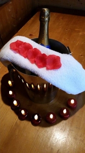 Image hebergement insolite ROULOTTE NUIT D'AMOUR ET SPA PRIVATIF