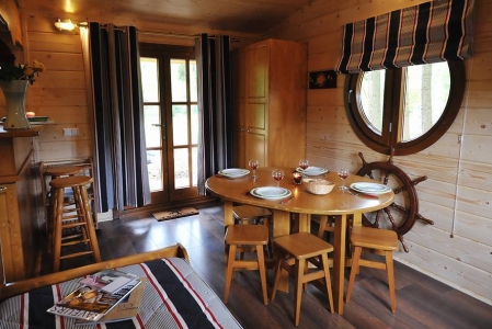 Image hebergement insolite CABANE DE SAM AVEC SPA PRIVATIF