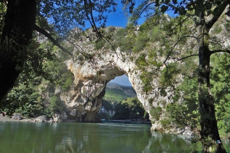 Image hebergement insolite CABANE DE SAM AVEC SPA PRIVATIF