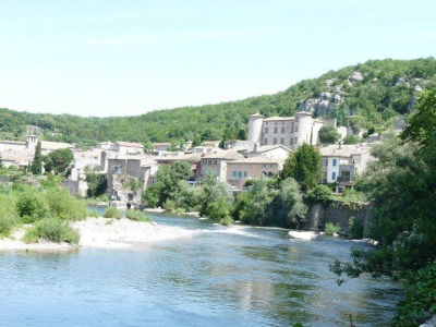 Image hebergement insolite ROULOTTE GITE DOMAINE SAINT CERICE SUD ARDÈCHE