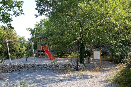 Image hebergement insolite ROULOTTE GITE DOMAINE SAINT CERICE SUD ARDÈCHE