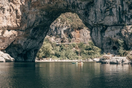 Image hebergement insolite CABANE POD INSOLITE DANS LES GORGES DE L ARDECHE